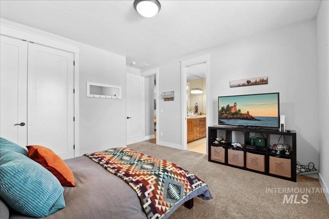 92 S Wildgrass Way, Star, ID 83669