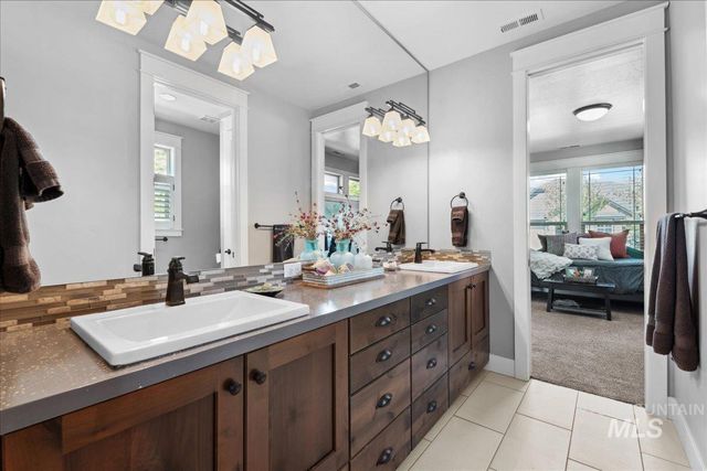 92 S Wildgrass Way, Star, ID 83669