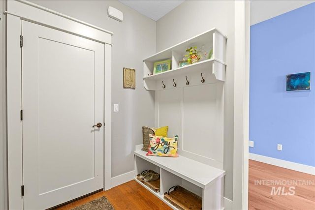 92 S Wildgrass Way, Star, ID 83669