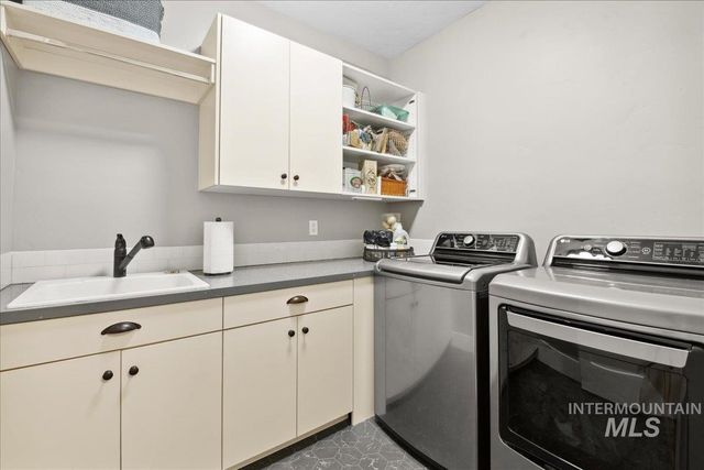 92 S Wildgrass Way, Star, ID 83669