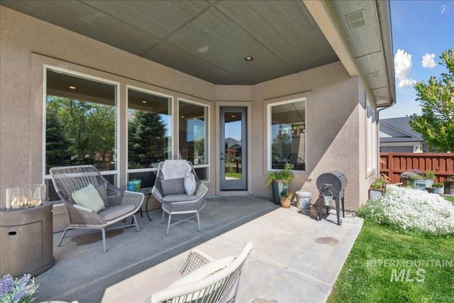 92 S Wildgrass Way, Star, ID 83669