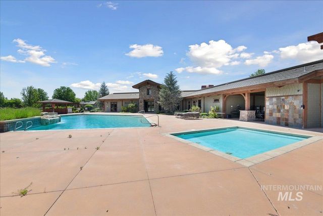 92 S Wildgrass Way, Star, ID 83669