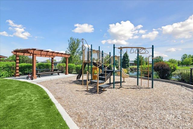 92 S Wildgrass Way, Star, ID 83669