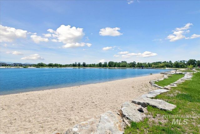 92 S Wildgrass Way, Star, ID 83669