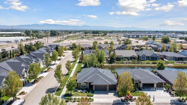 92 S Wildgrass Way, Star, ID 83669