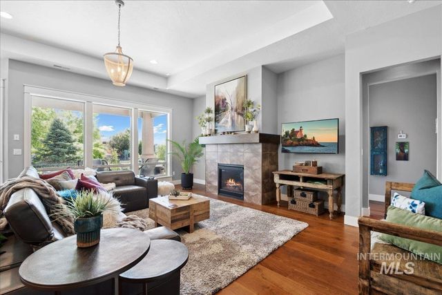 92 S Wildgrass Way, Star, ID 83669