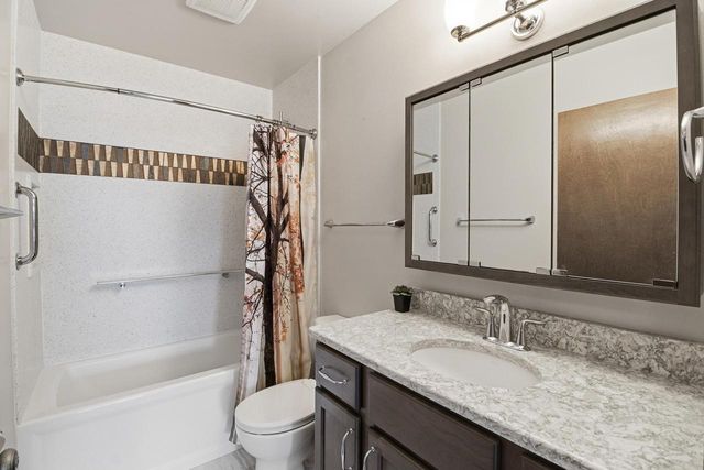 16370 W Coachlight DRIVE, New Berlin, WI 53151