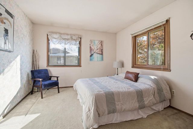 16370 W Coachlight DRIVE, New Berlin, WI 53151