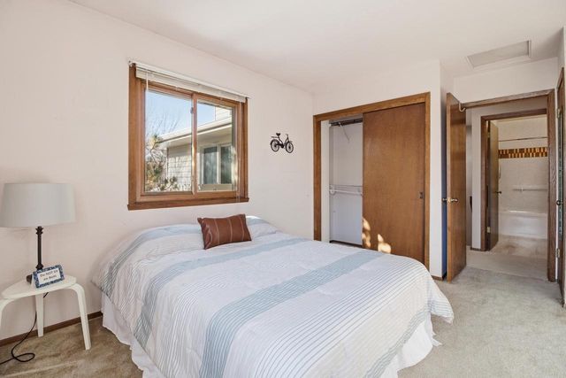 16370 W Coachlight DRIVE, New Berlin, WI 53151