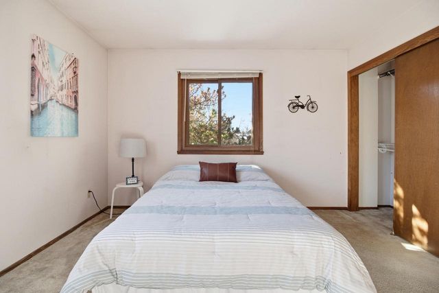 16370 W Coachlight DRIVE, New Berlin, WI 53151