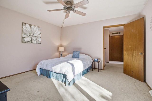 16370 W Coachlight DRIVE, New Berlin, WI 53151