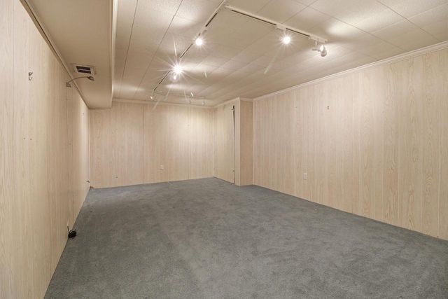 16370 W Coachlight DRIVE, New Berlin, WI 53151