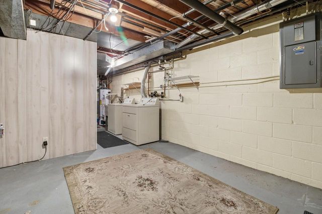 16370 W Coachlight DRIVE, New Berlin, WI 53151