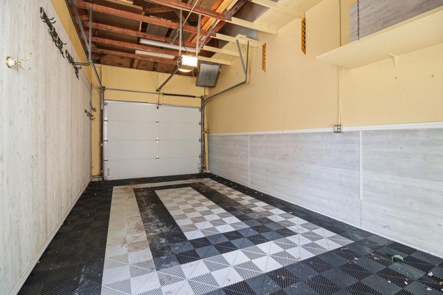 16370 W Coachlight DRIVE, New Berlin, WI 53151