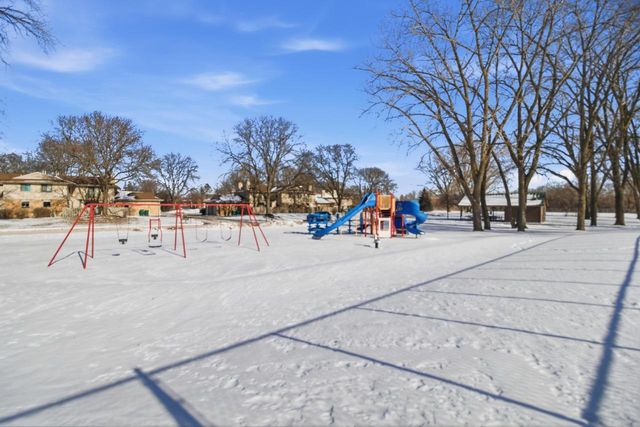 16370 W Coachlight DRIVE, New Berlin, WI 53151