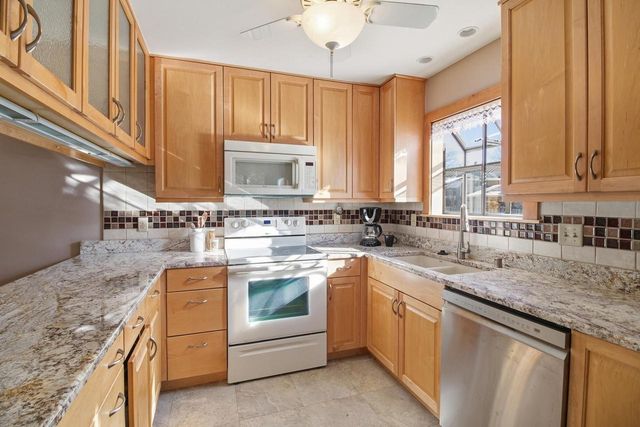 16370 W Coachlight DRIVE, New Berlin, WI 53151