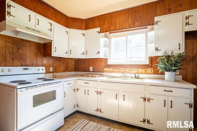 603 S MAPLE Street, West Frankfort, IL 62896