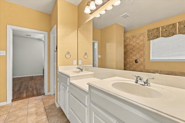 1713 Chessington Lane, Mckinney, TX 75072
