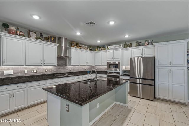 17157 W LAURIE Lane, Waddell, AZ 85355