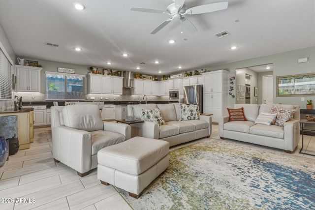 17157 W LAURIE Lane, Waddell, AZ 85355