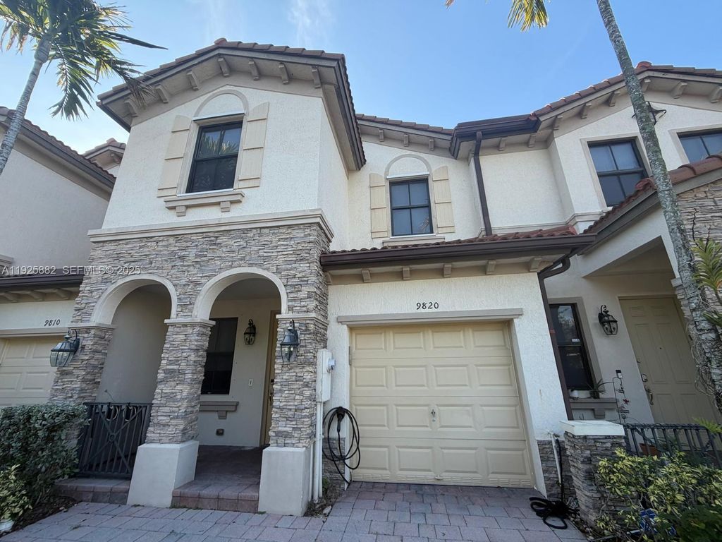 9820 NW 88th St, Doral, FL 33178