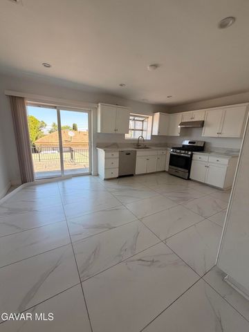 4545 Columbia Way, Lancaster, CA 93536
