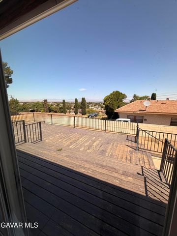 4545 Columbia Way, Lancaster, CA 93536