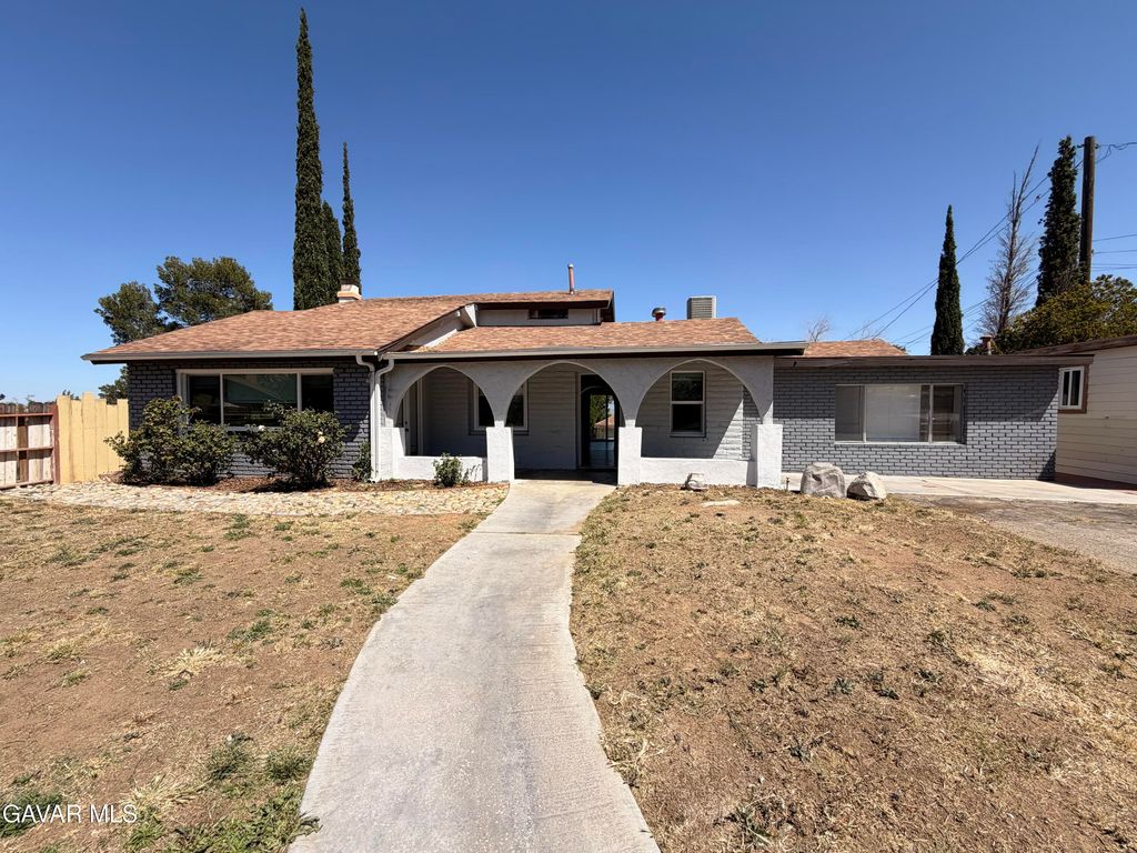 4545 Columbia Way, Lancaster, CA 93536
