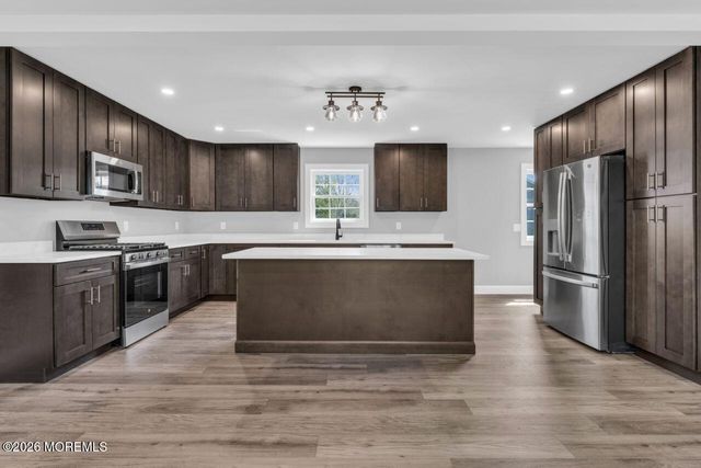 553 Colts Neck Road B, Farmingdale, NJ 07727