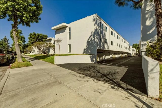 4331 W Sarah Street 10, Burbank, CA 91505