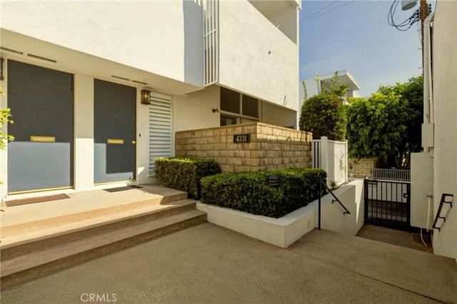 4331 W Sarah Street 10, Burbank, CA 91505