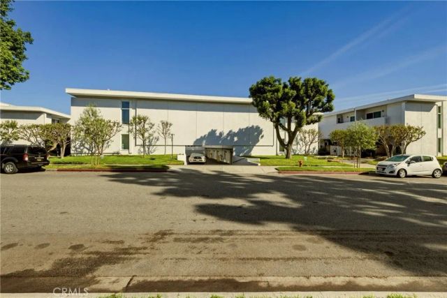 4331 W Sarah Street 10, Burbank, CA 91505