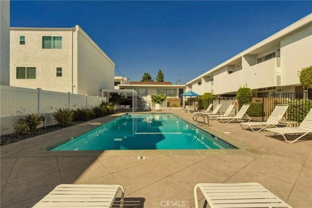 4331 W Sarah Street 10, Burbank, CA 91505