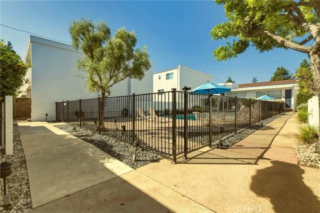 4331 W Sarah Street 10, Burbank, CA 91505