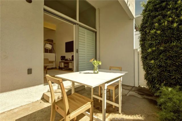 4331 W Sarah Street 10, Burbank, CA 91505