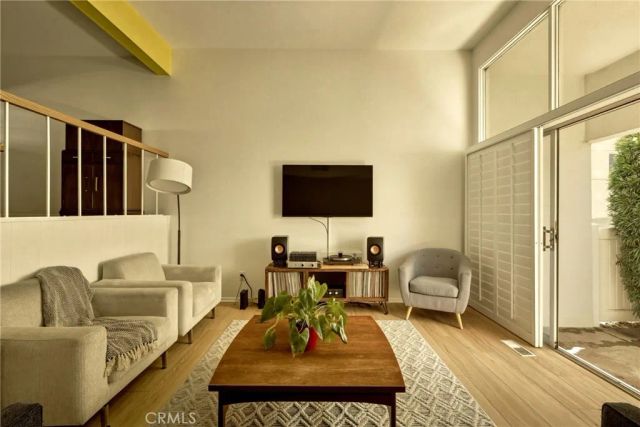 4331 W Sarah Street 10, Burbank, CA 91505