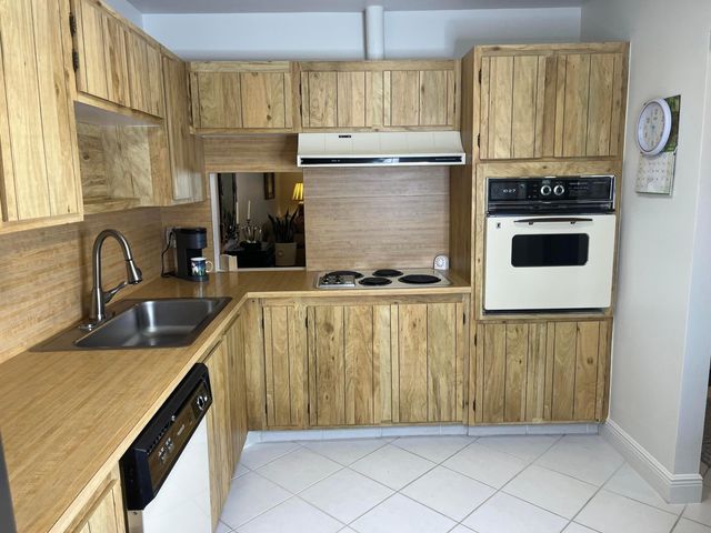 2638 Gately Drive E 112, West Palm Beach, FL 33415