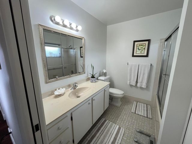 2638 Gately Drive E 112, West Palm Beach, FL 33415