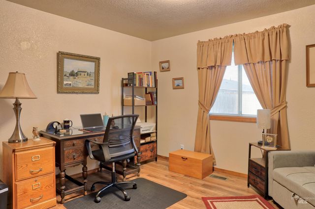 2051 N Applewood Place, Meridian, ID 83642