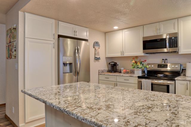 2051 N Applewood Place, Meridian, ID 83642