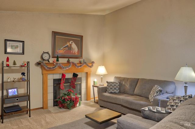 2051 N Applewood Place, Meridian, ID 83642