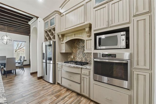 4309 Bridge Wood Lane, Oklahoma City, OK 73179