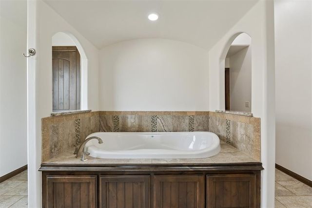 4309 Bridge Wood Lane, Oklahoma City, OK 73179