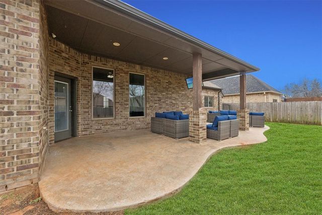 4309 Bridge Wood Lane, Oklahoma City, OK 73179
