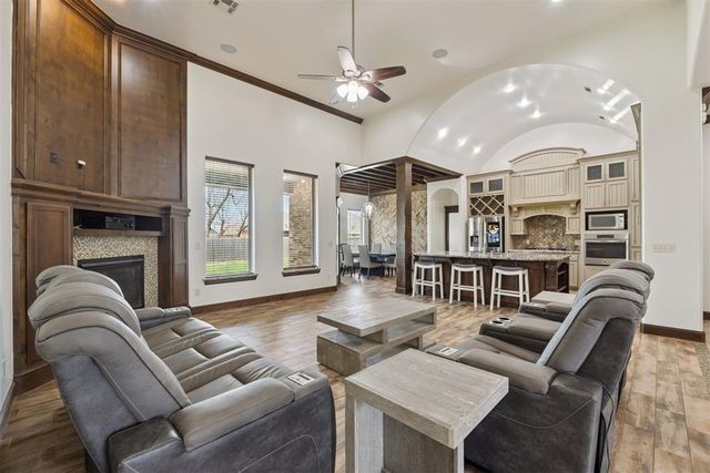 4309 Bridge Wood Lane, Oklahoma City, OK 73179