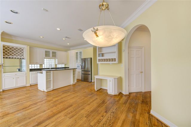 2124 Nantucket Drive B, Houston, TX 77057