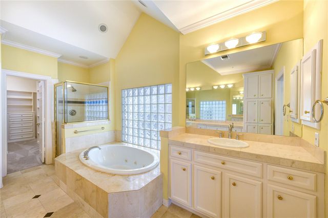 2124 Nantucket Drive B, Houston, TX 77057