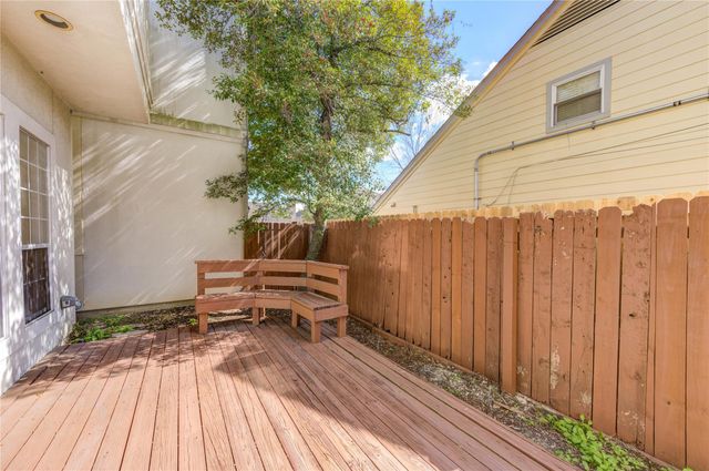 2124 Nantucket Drive B, Houston, TX 77057