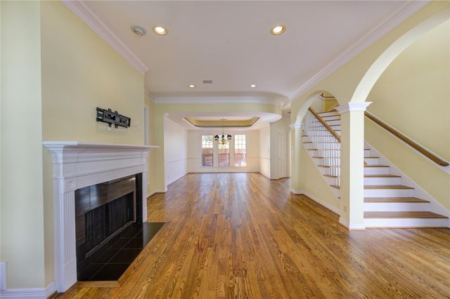 2124 Nantucket Drive B, Houston, TX 77057