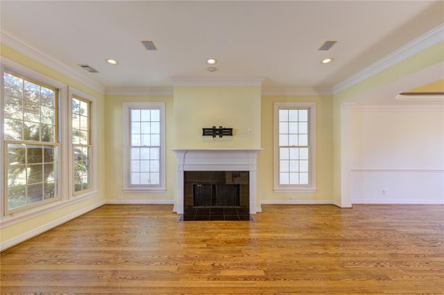 2124 Nantucket Drive B, Houston, TX 77057